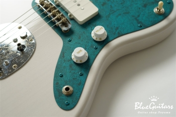 Model JM. Patina #250 Light Aged - White Blonde with Blue