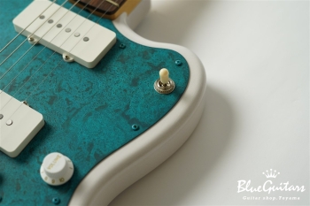 Model JM. Patina #250 Light Aged - White Blonde with Blue