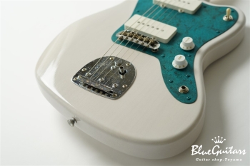 Model JM. Patina #250 Light Aged - White Blonde with Blue