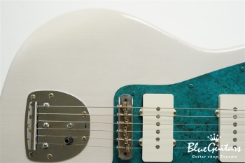 Model JM. Patina #250 Light Aged - White Blonde with Blue