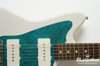 Model JM. Patina #250 Light Aged - White Blonde with Blue