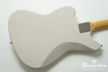 Model JM. Patina #250 Light Aged - White Blonde with Blue