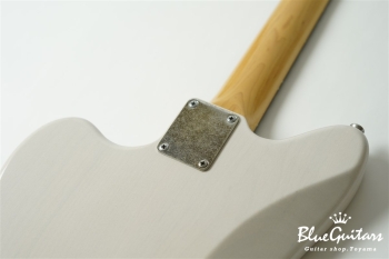 Model JM. Patina #250 Light Aged - White Blonde with Blue