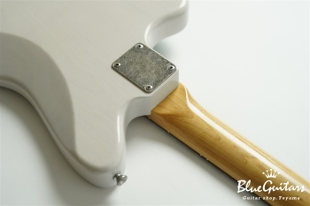 Model JM. Patina #250 Light Aged - White Blonde with Blue