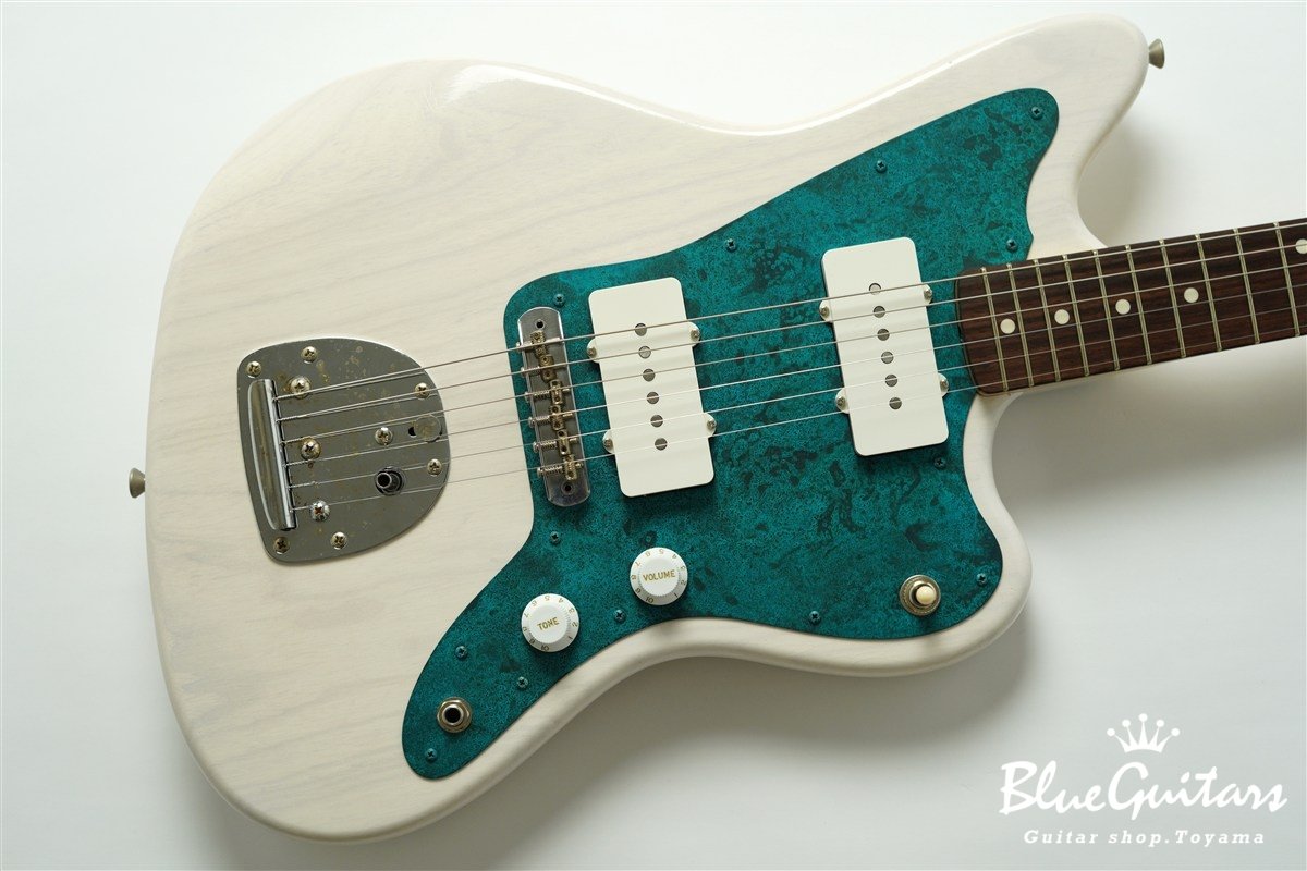Model JM. Patina #251 Light Aged - White Blonde with Blue