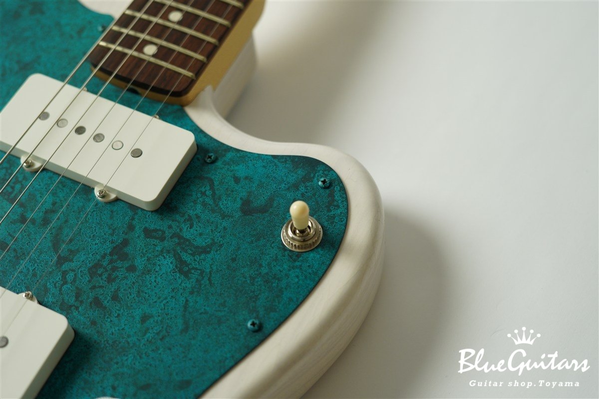 Model JM. Patina #251 Light Aged - White Blonde with Blue