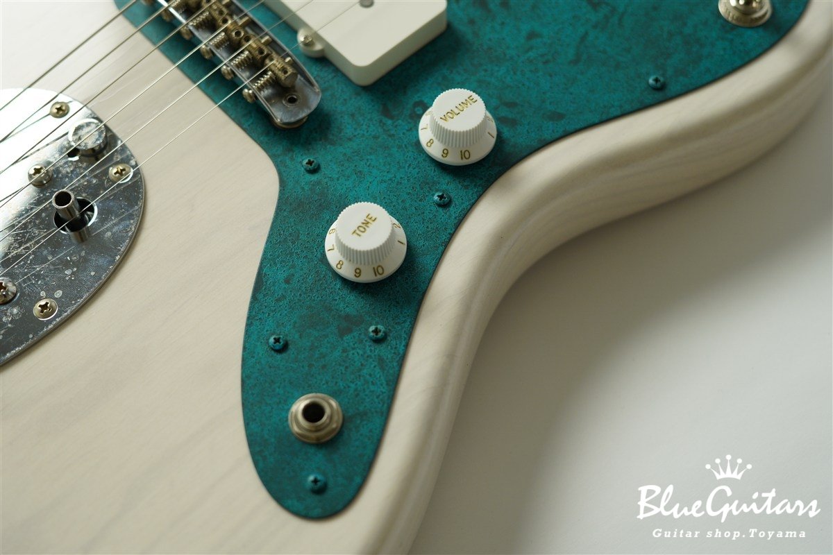 Model JM. Patina #251 Light Aged - White Blonde with Blue