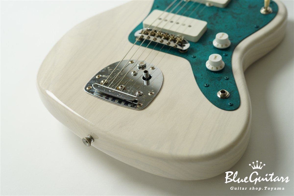 Model JM. Patina #251 Light Aged - White Blonde with Blue