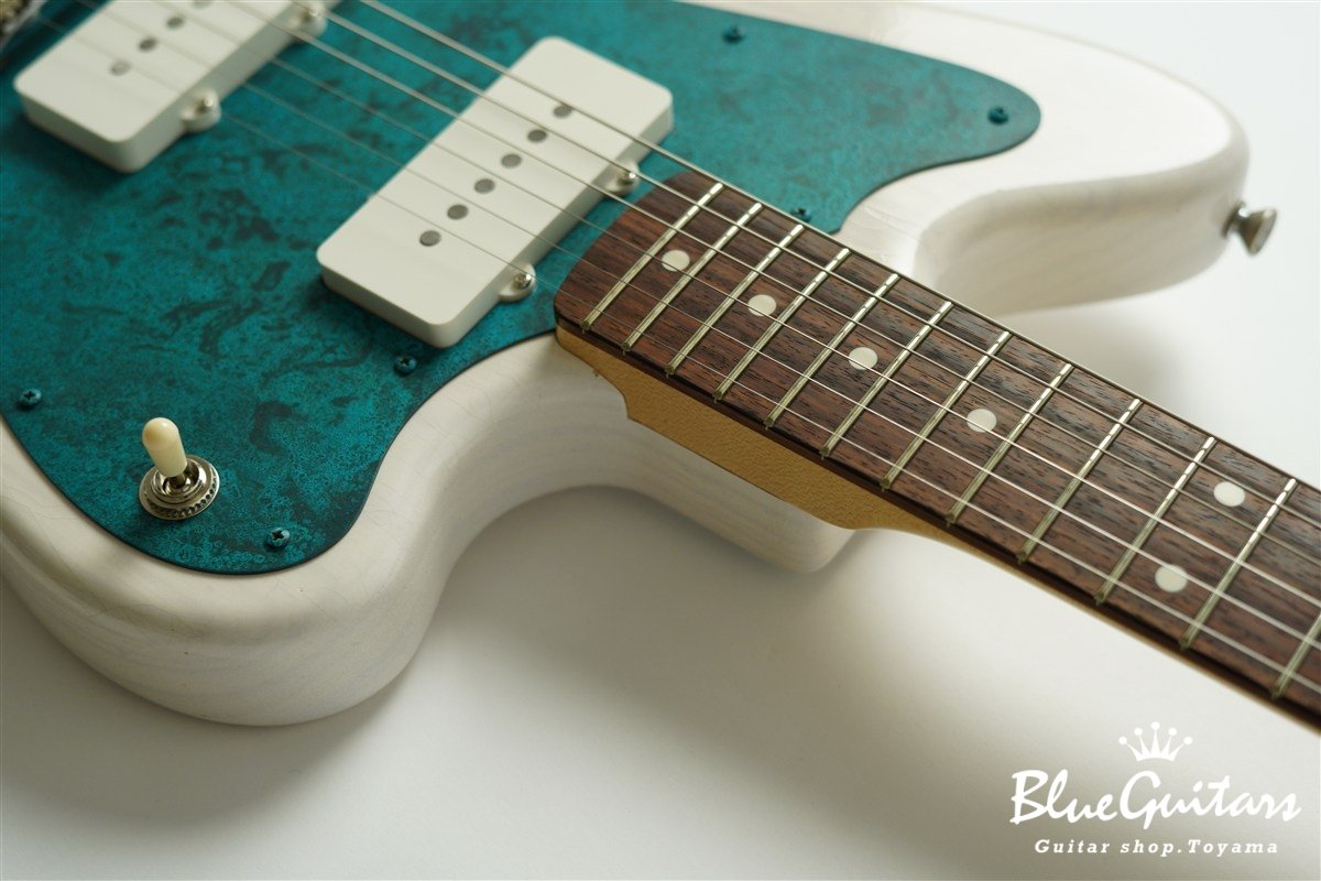 Model JM. Patina #251 Light Aged - White Blonde with Blue