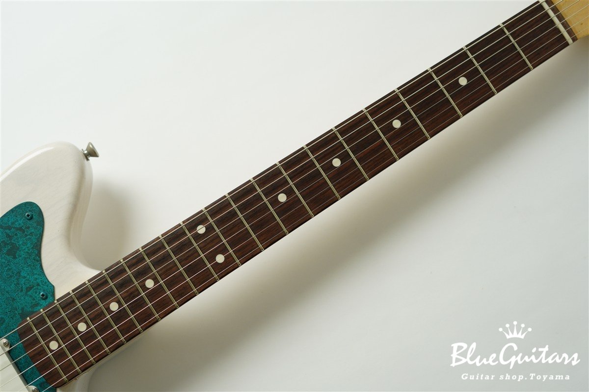 Model JM. Patina #251 Light Aged - White Blonde with Blue