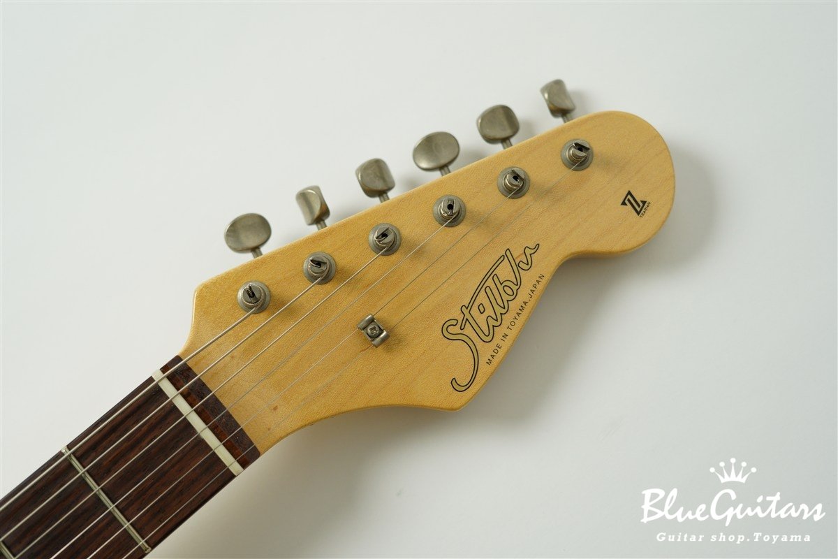 Model JM. Patina #251 Light Aged - White Blonde with Blue