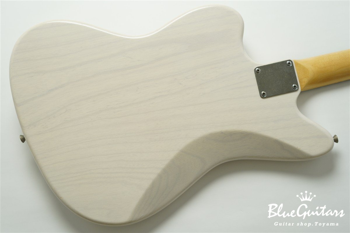 Model JM. Patina #251 Light Aged - White Blonde with Blue