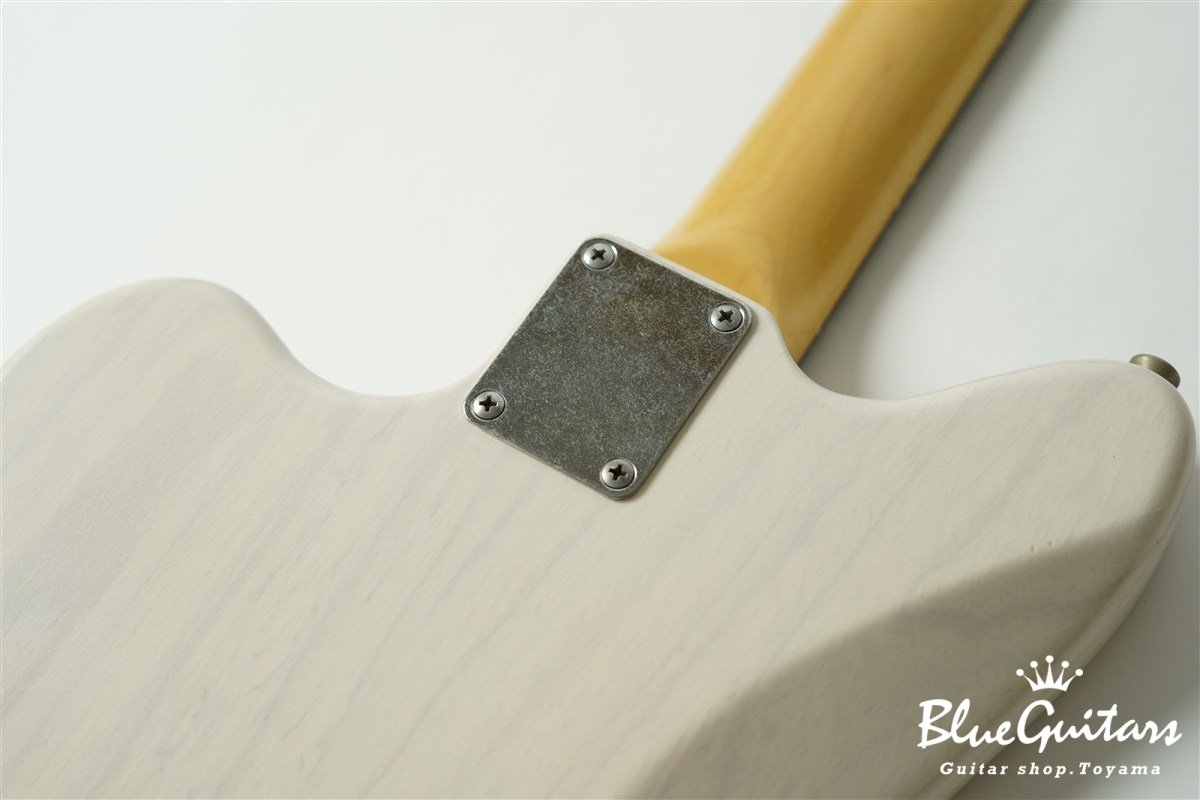 Model JM. Patina #251 Light Aged - White Blonde with Blue