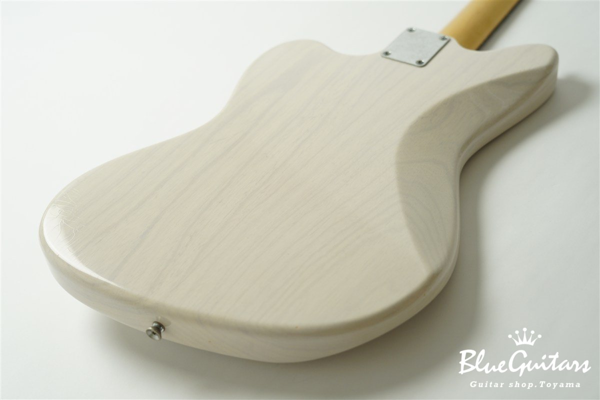 Model JM. Patina #251 Light Aged - White Blonde with Blue