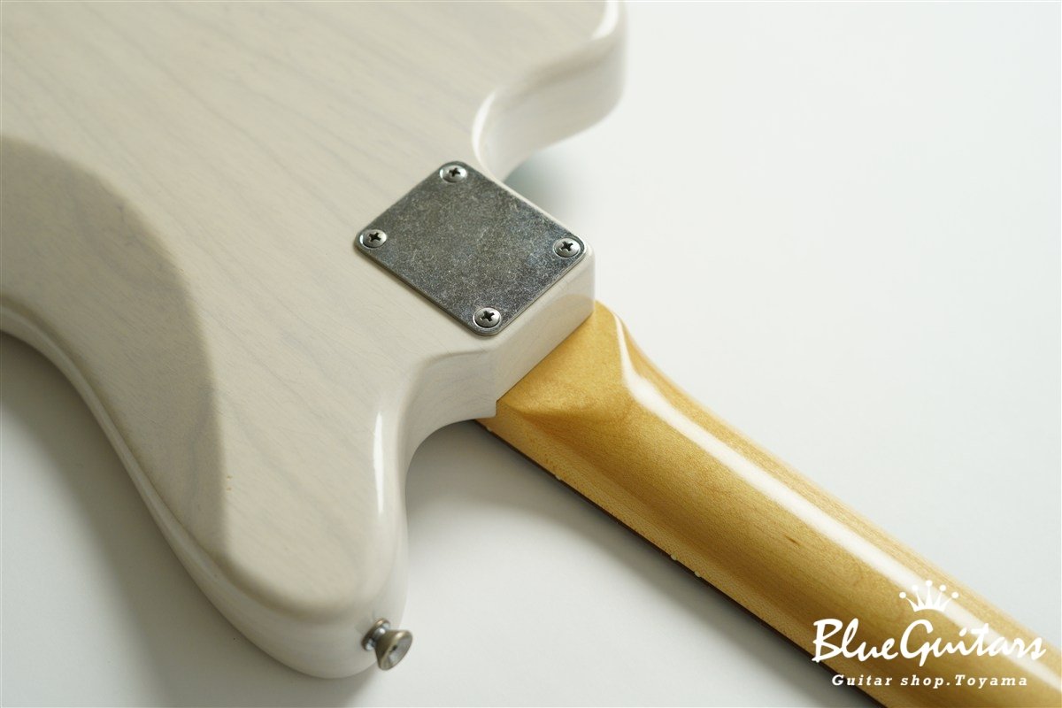 Model JM. Patina #251 Light Aged - White Blonde with Blue