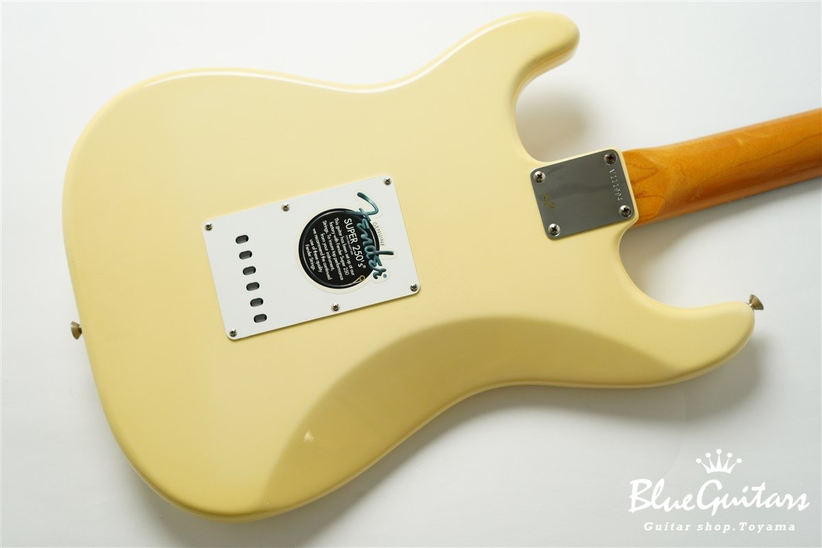 American Vintage 62 Stratocaster 2000 - Vintage White