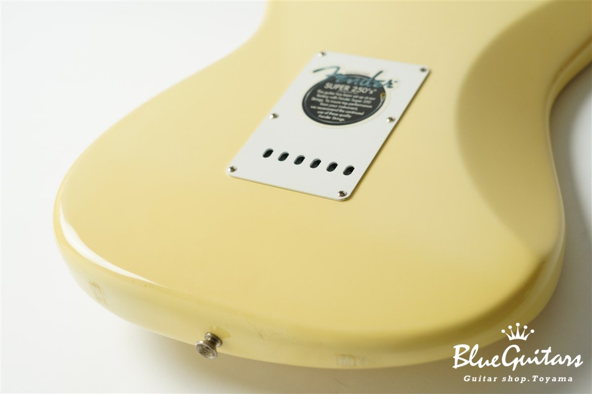 American Vintage 62 Stratocaster 2000 - Vintage White