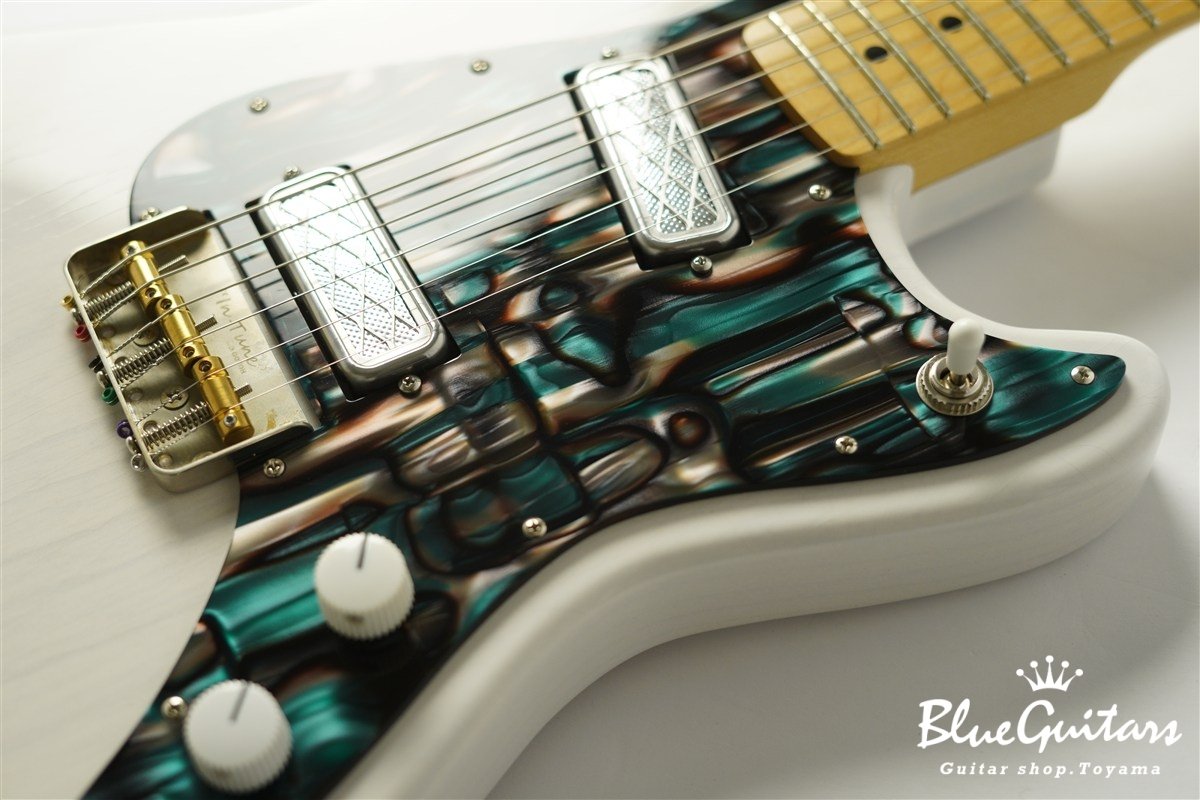 IRIS Special #240 Light Aged - White Blonde / Pickguard Shaped by stone-D eyewear