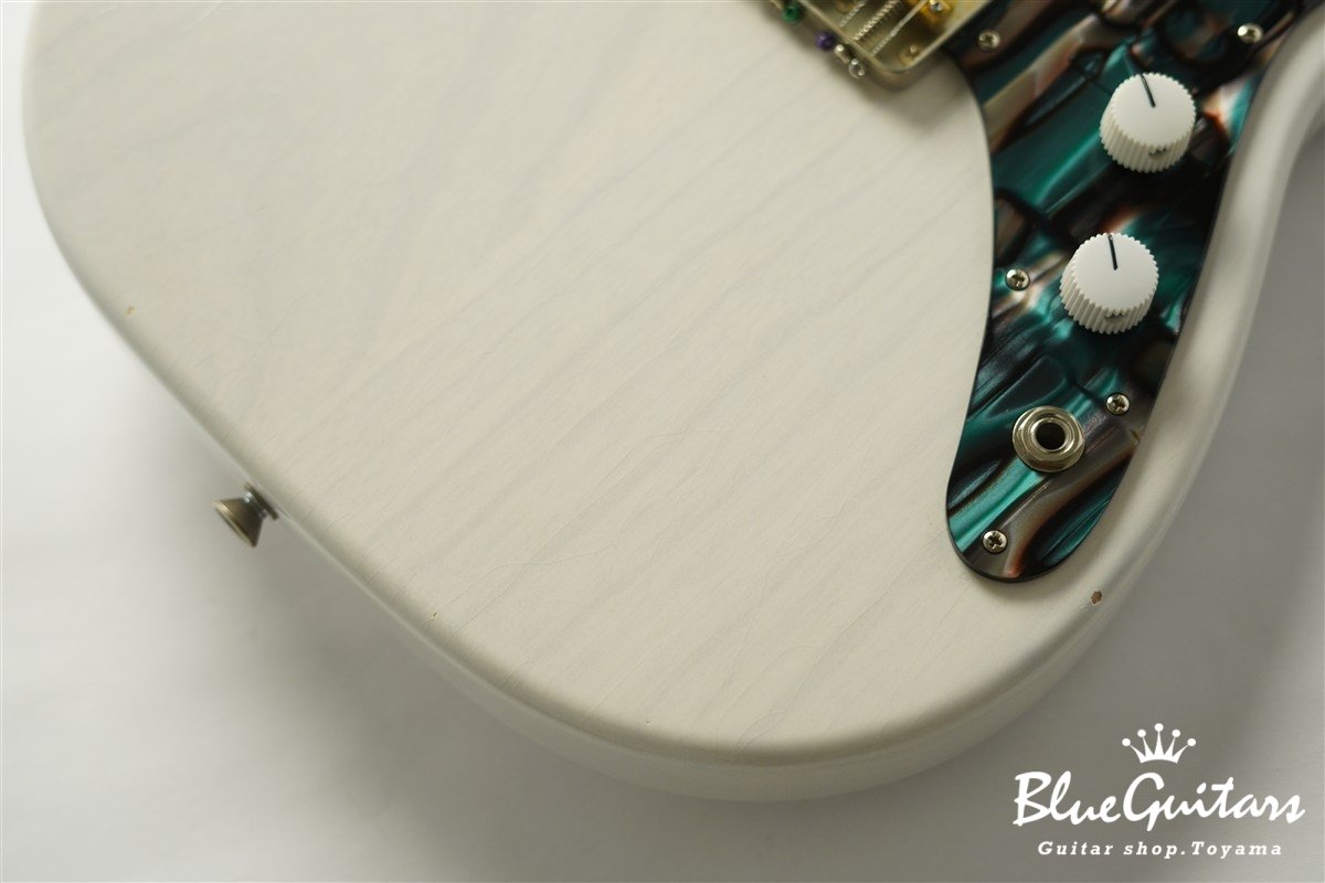 IRIS Special #240 Light Aged - White Blonde / Pickguard Shaped by stone-D eyewear