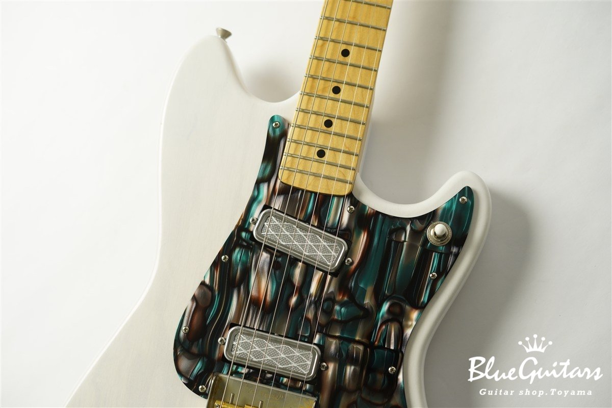 IRIS Special #240 Light Aged - White Blonde / Pickguard Shaped by stone-D eyewear