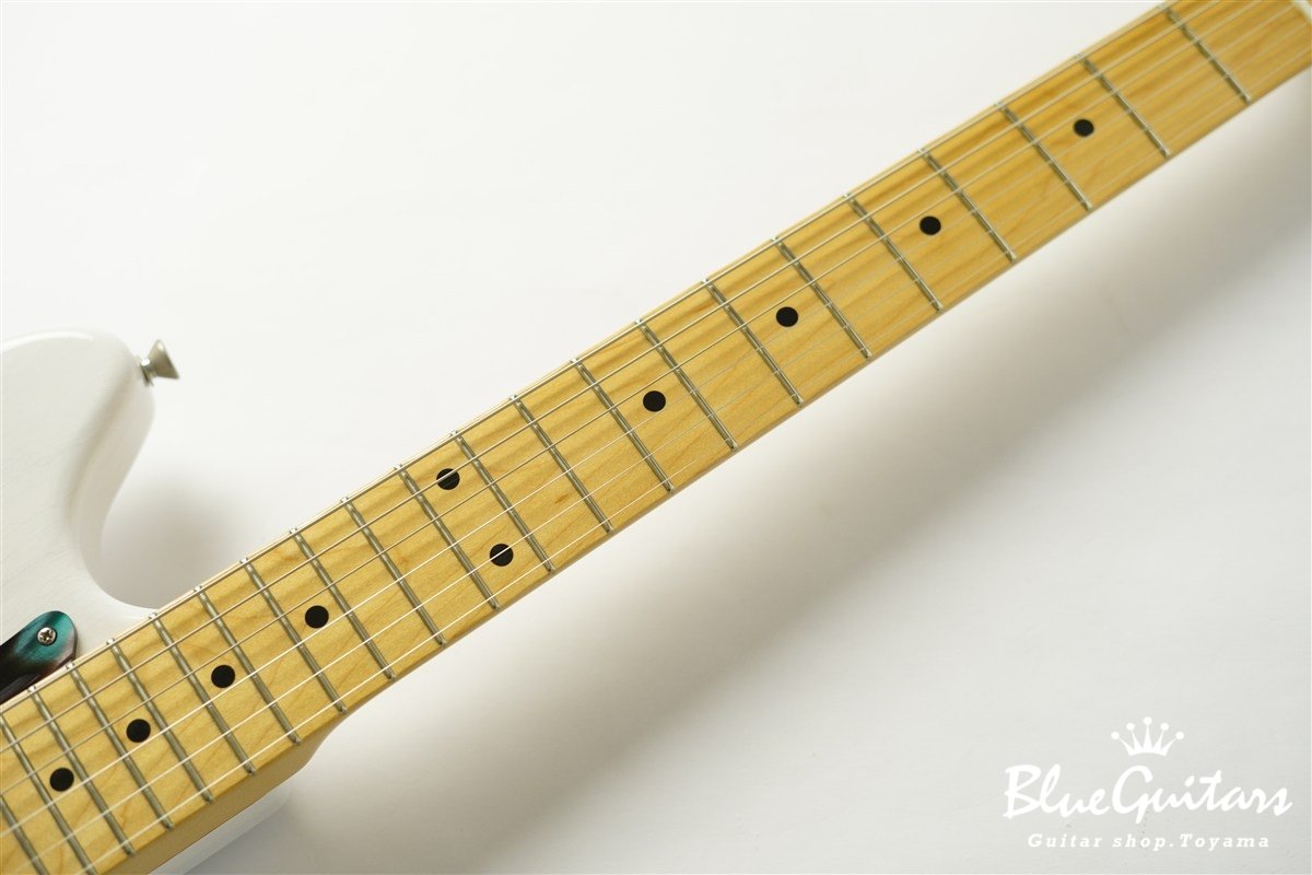 IRIS Special #240 Light Aged - White Blonde / Pickguard Shaped by stone-D eyewear