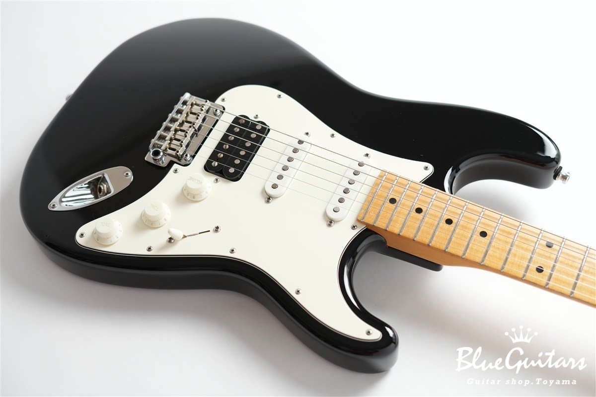 JST Classic S Maple Fingerboard HSS - Black