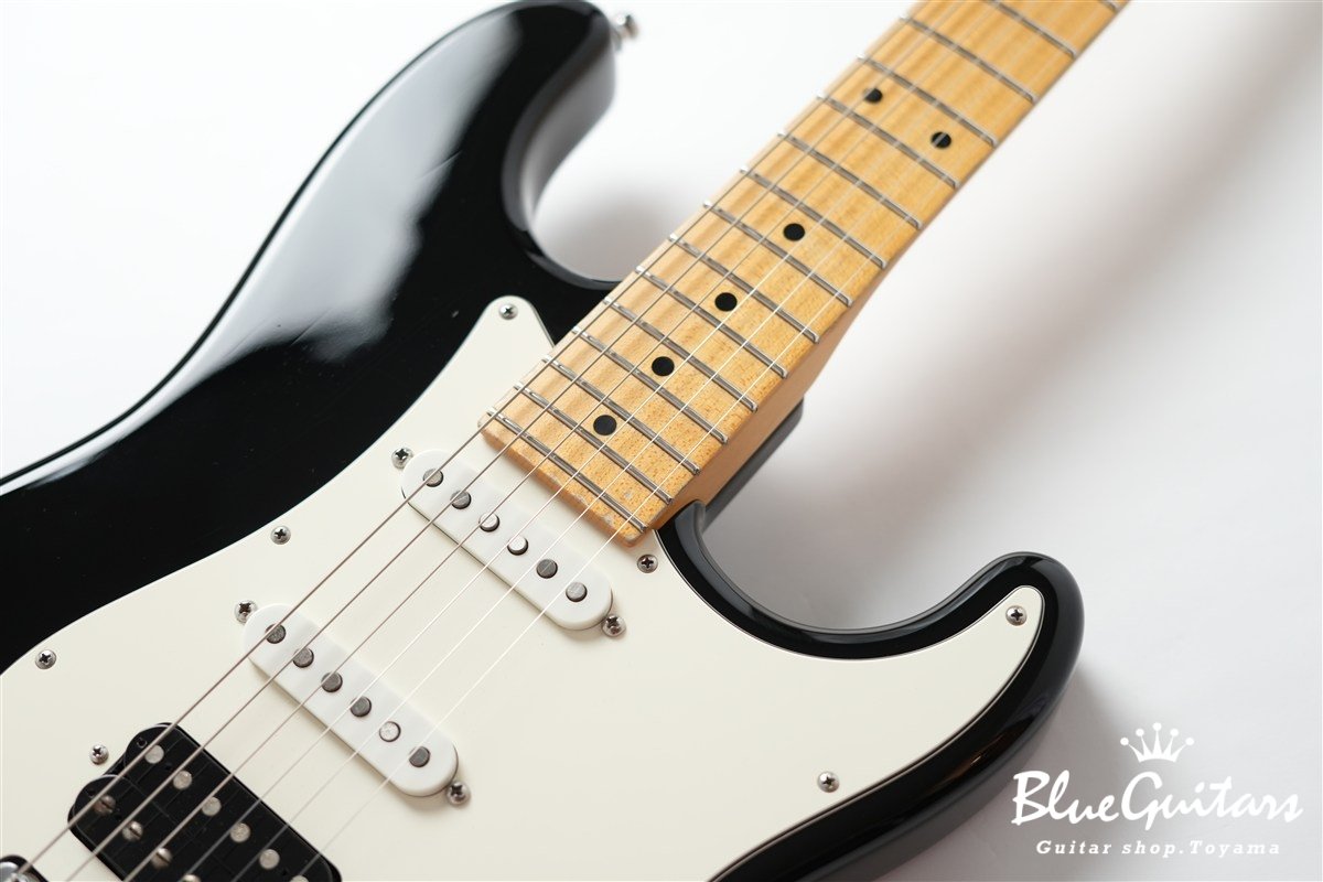 JST Classic S Maple Fingerboard HSS - Black