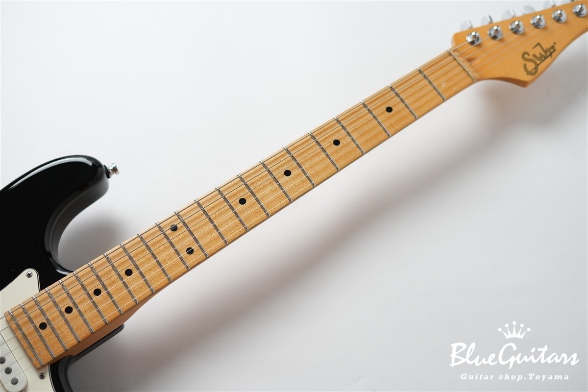 JST Classic S Maple Fingerboard HSS - Black