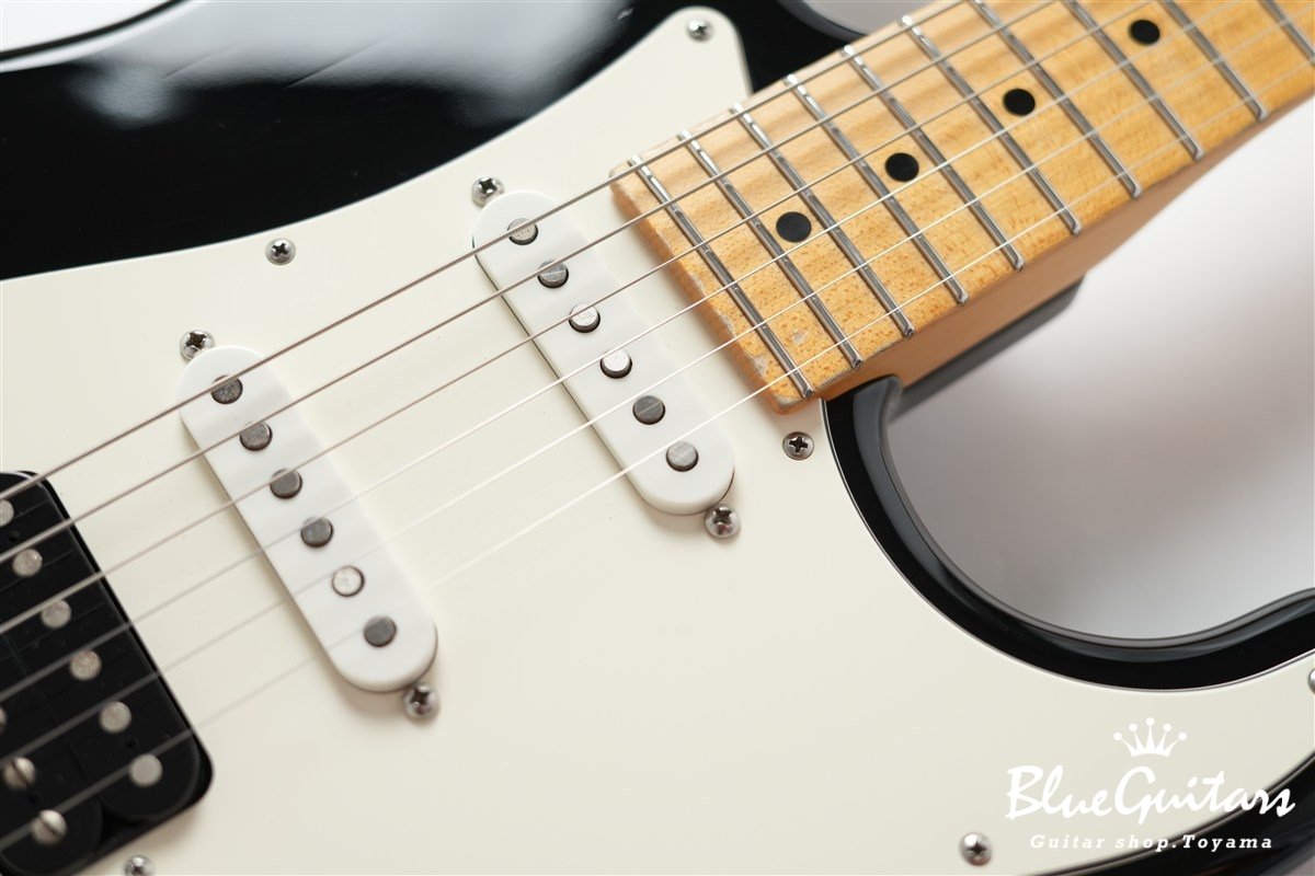 JST Classic S Maple Fingerboard HSS - Black