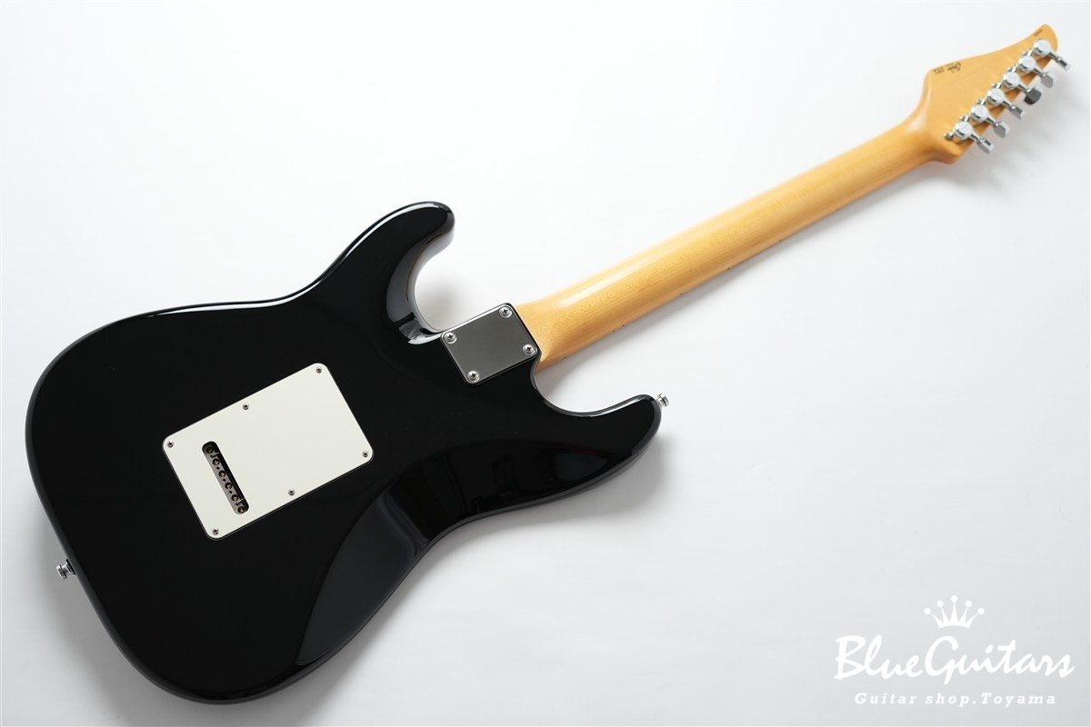 JST Classic S Maple Fingerboard HSS - Black
