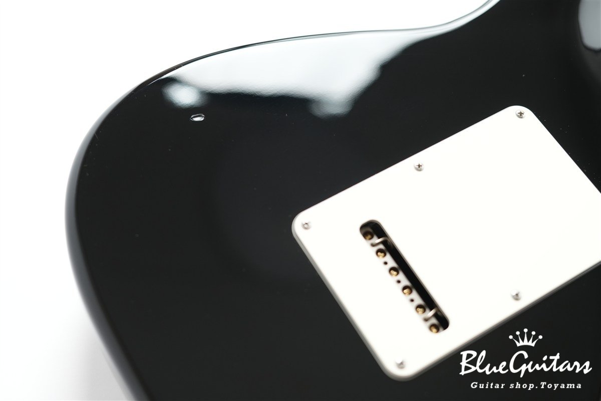 JST Classic S Maple Fingerboard HSS - Black