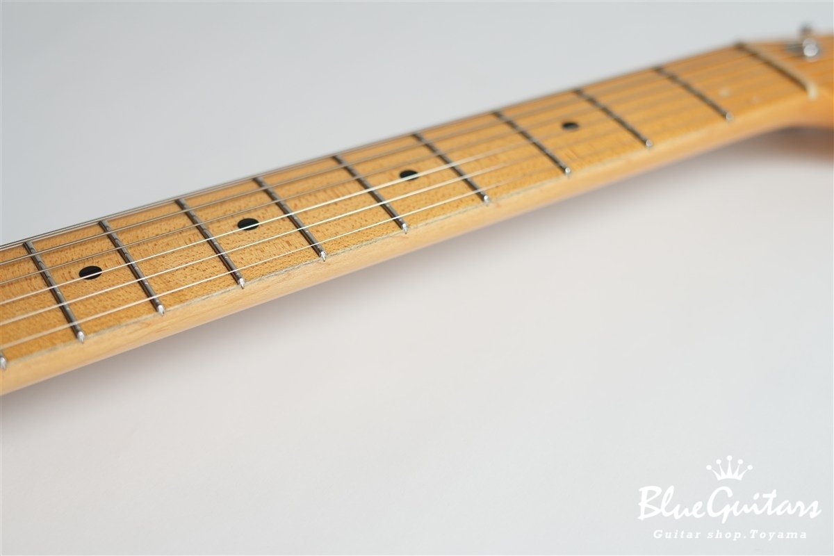JST Classic S Maple Fingerboard HSS - Black