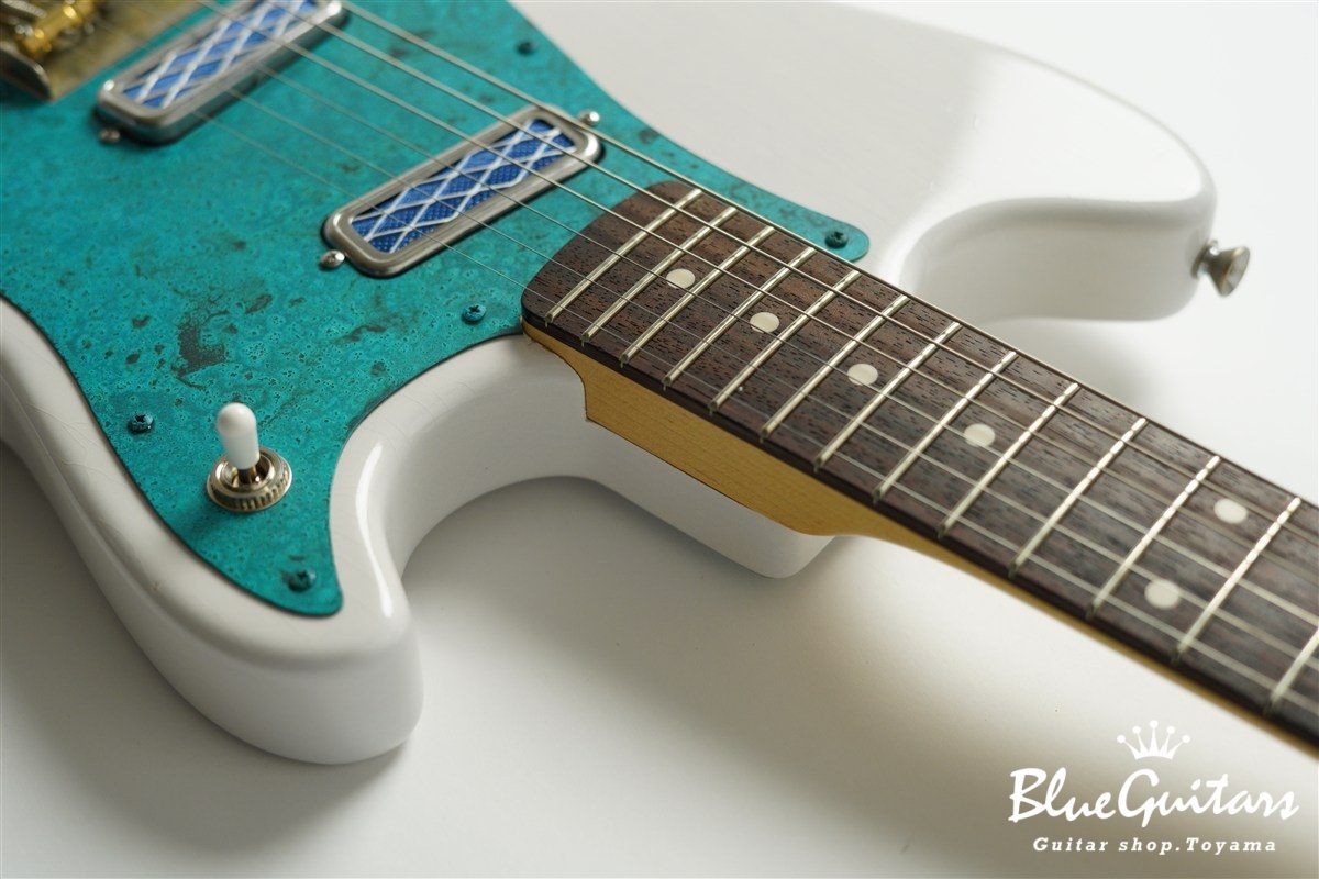 IRIS Patina #282 Light Aged - White Blonde with Blue