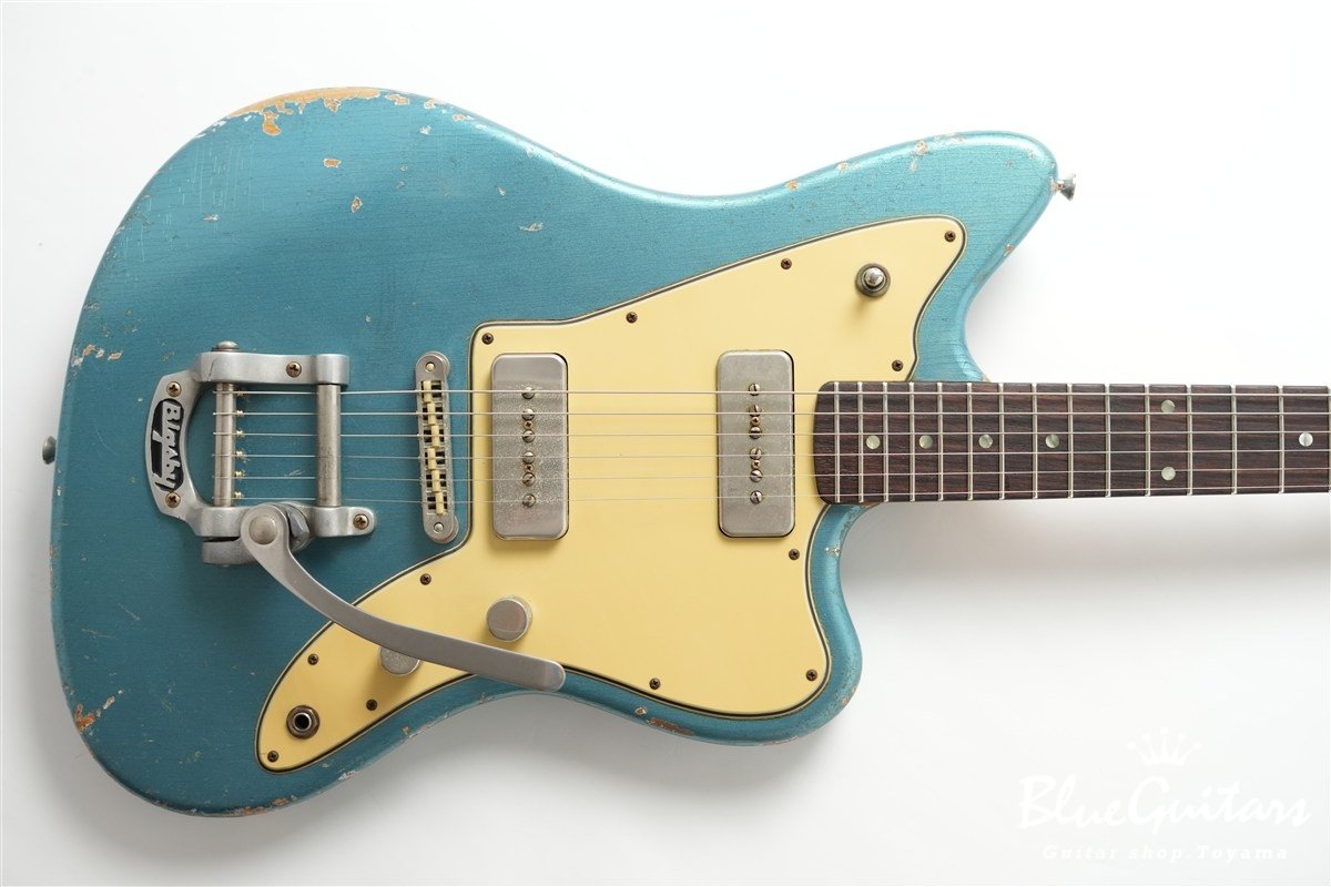 Alt de facto JM6 w/ Bigsby Medium Distress - Lake Placid Blue