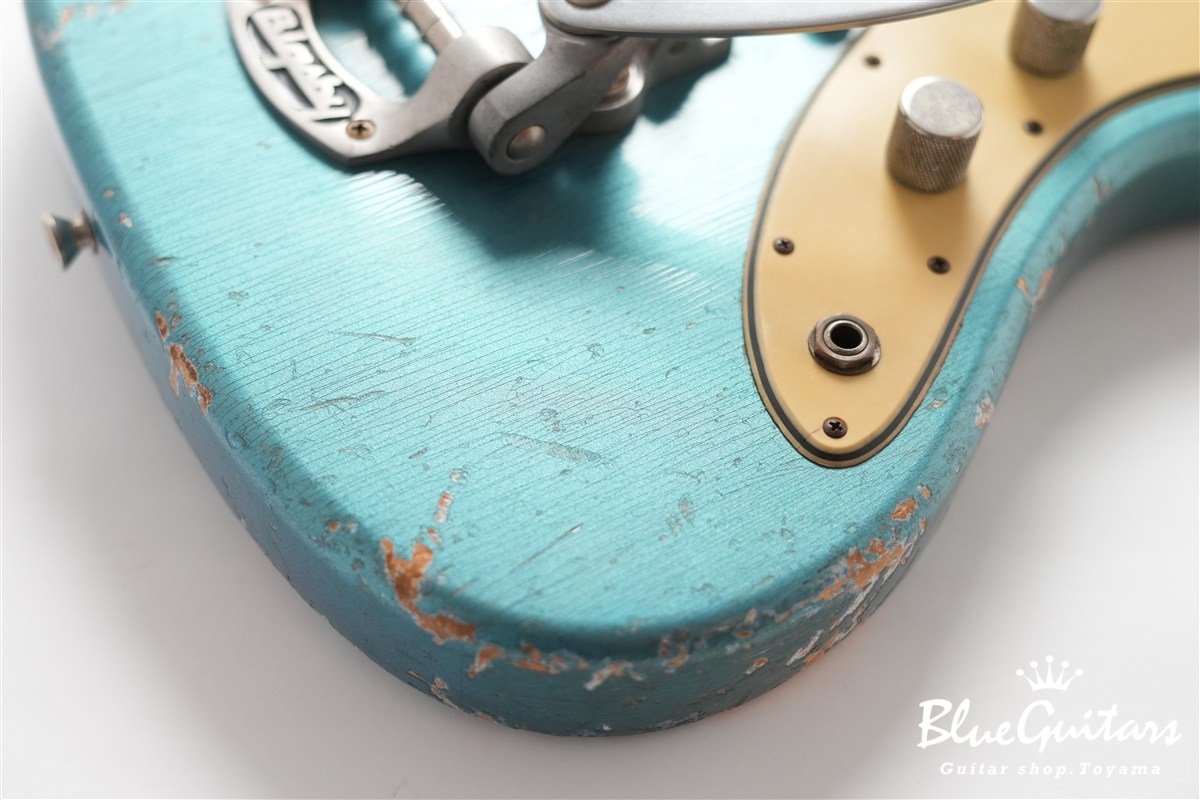 Alt de facto JM6 w/ Bigsby Medium Distress - Lake Placid Blue