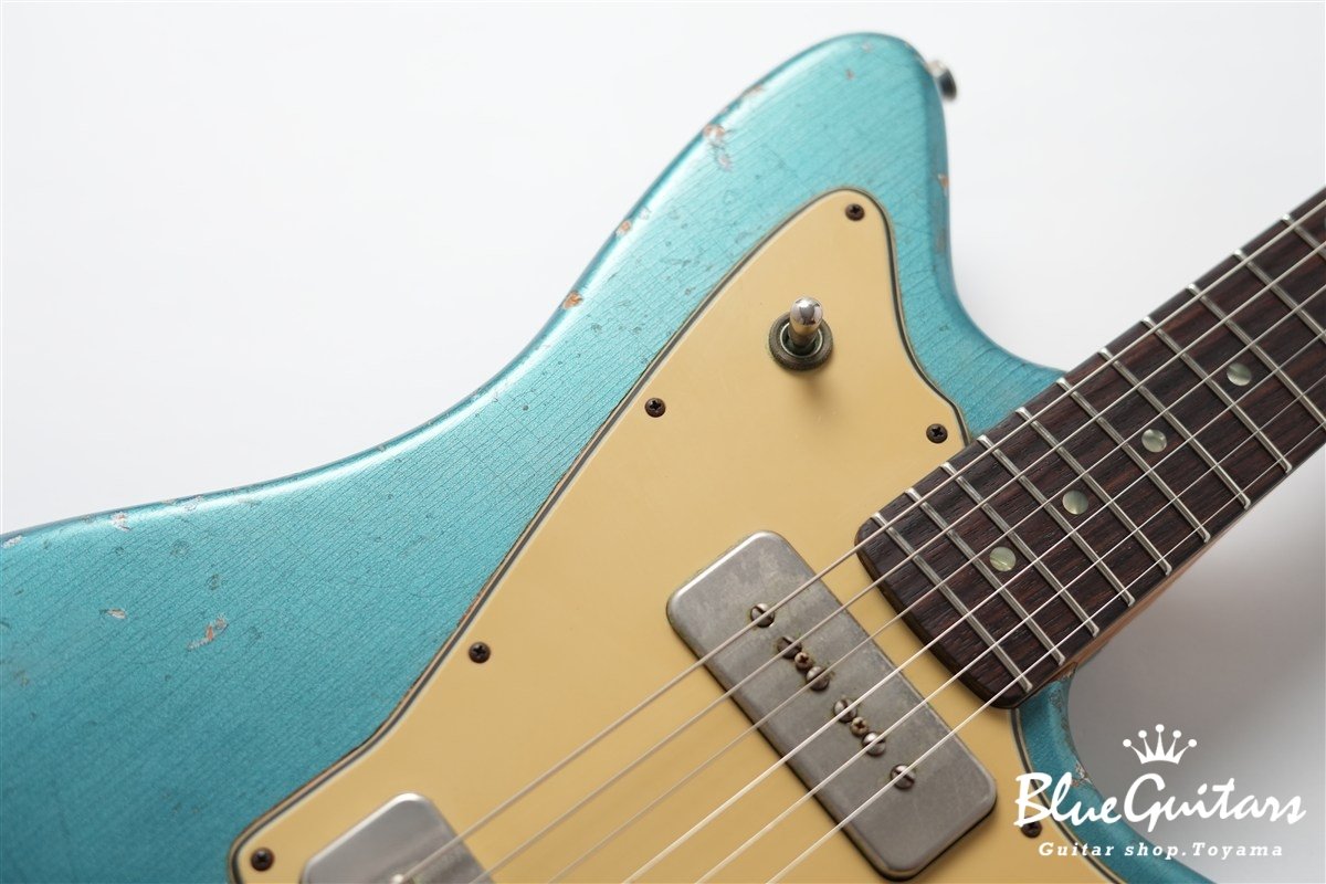 Alt de facto JM6 w/ Bigsby Medium Distress - Lake Placid Blue