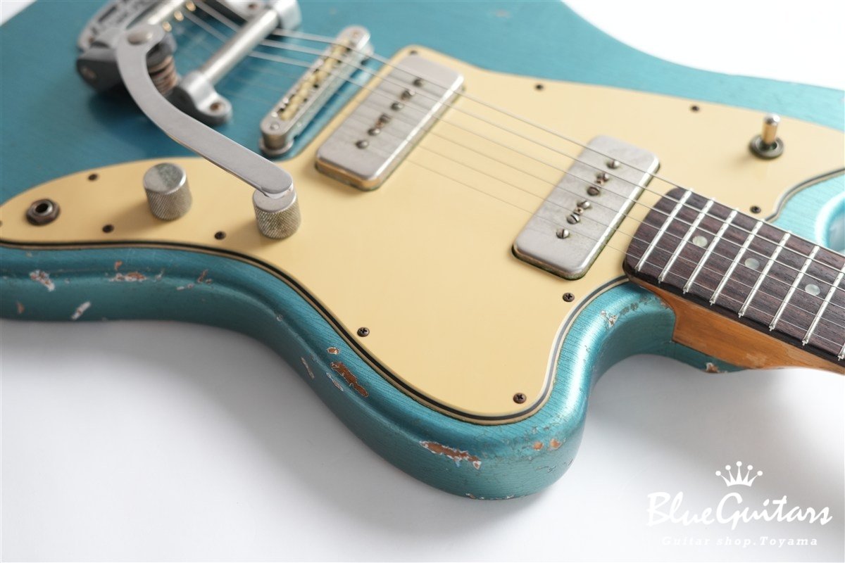 Alt de facto JM6 w/ Bigsby Medium Distress - Lake Placid Blue