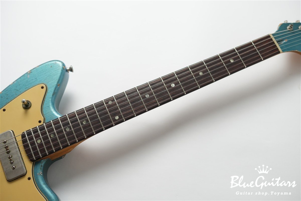 Alt de facto JM6 w/ Bigsby Medium Distress - Lake Placid Blue