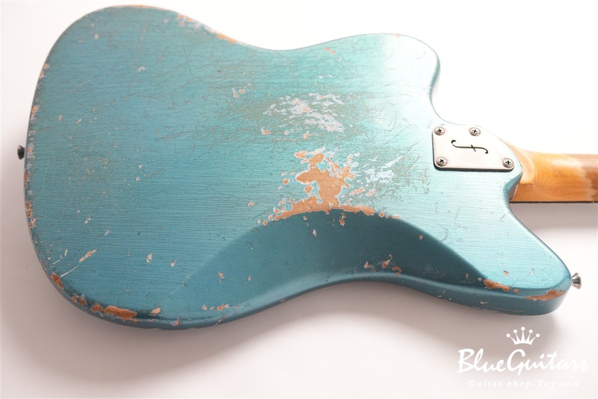 Alt de facto JM6 w/ Bigsby Medium Distress - Lake Placid Blue