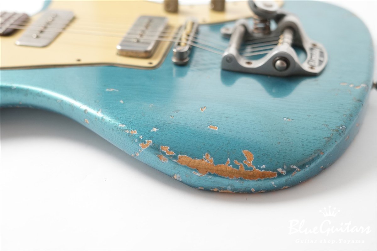 Alt de facto JM6 w/ Bigsby Medium Distress - Lake Placid Blue
