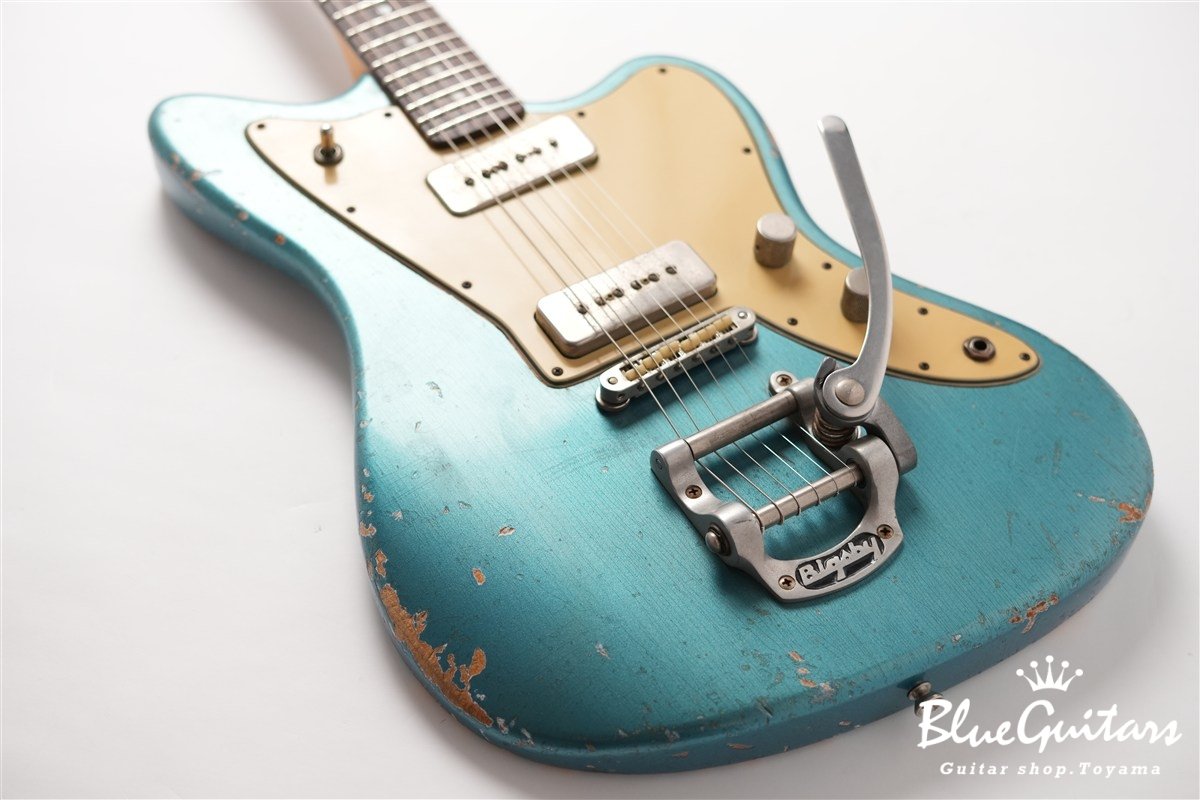 Alt de facto JM6 w/ Bigsby Medium Distress - Lake Placid Blue