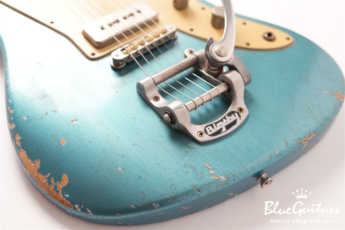 Alt de facto JM6 w/ Bigsby Medium Distress - Lake Placid Blue