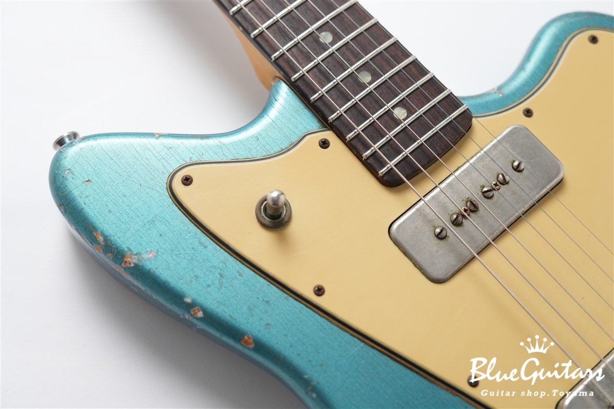 Alt de facto JM6 w/ Bigsby Medium Distress - Lake Placid Blue