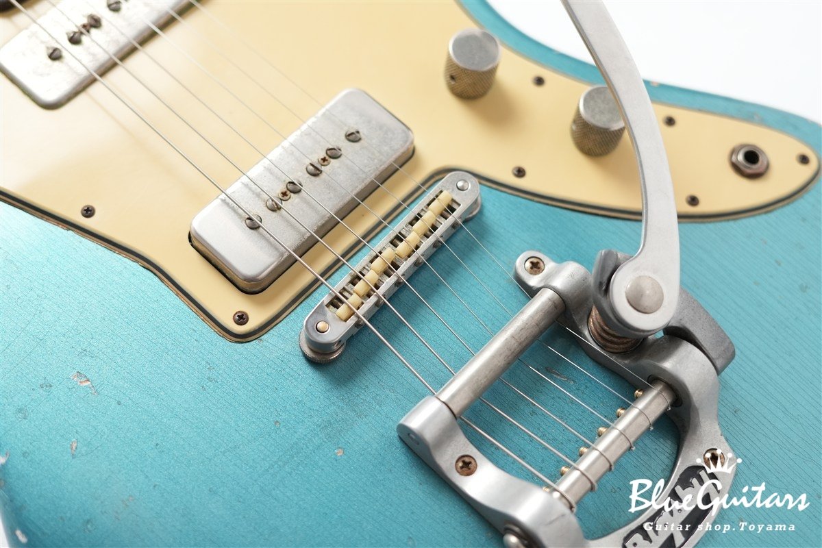 Alt de facto JM6 w/ Bigsby Medium Distress - Lake Placid Blue