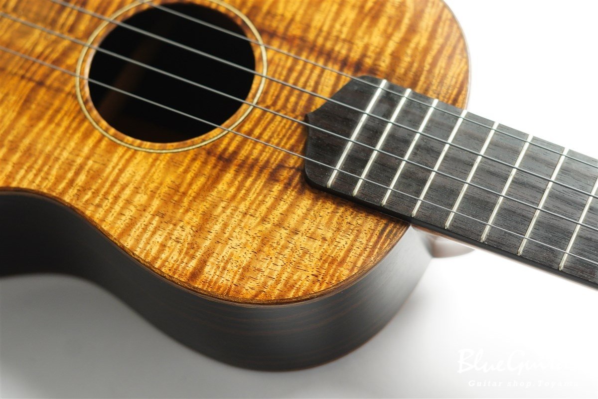 ukulele tenor 14f std. w Curly Hawaiian Koa Top / Ebony SIDE & BACK