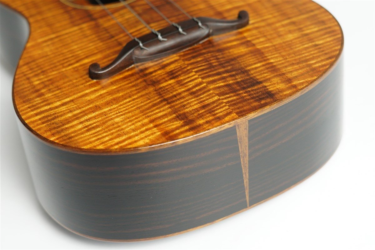 ukulele tenor 14f std. w Curly Hawaiian Koa Top / Ebony SIDE & BACK