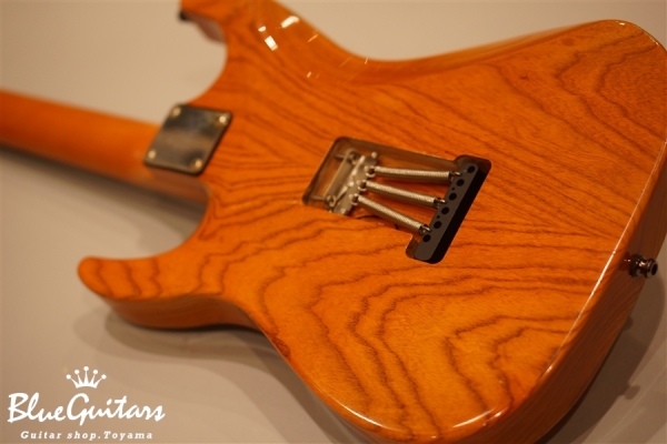 Vintage Tremolo SSS / Swamp Ash - Amber