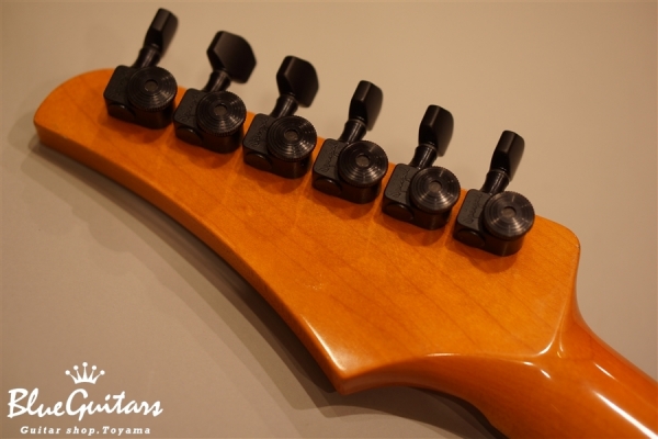 Vintage Tremolo SSS / Swamp Ash - Amber