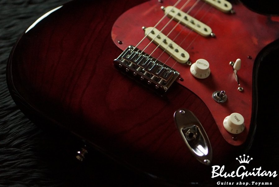 Model S. #021 Light Aged - Burn Burgundy Rose with True Red