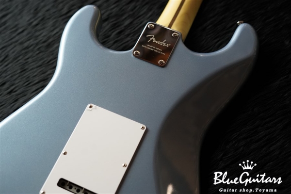 Made in Japan 2019 Limited Collection Stratocaster - Ice Blue Metallic